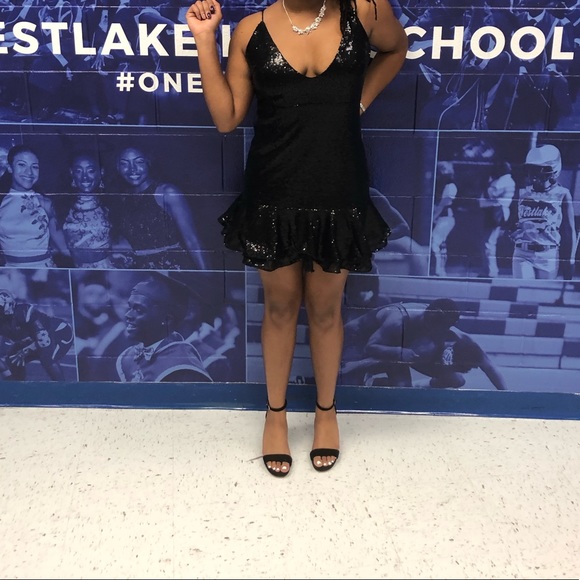 Size 8 black homecoming dress - Picture 3 of 3